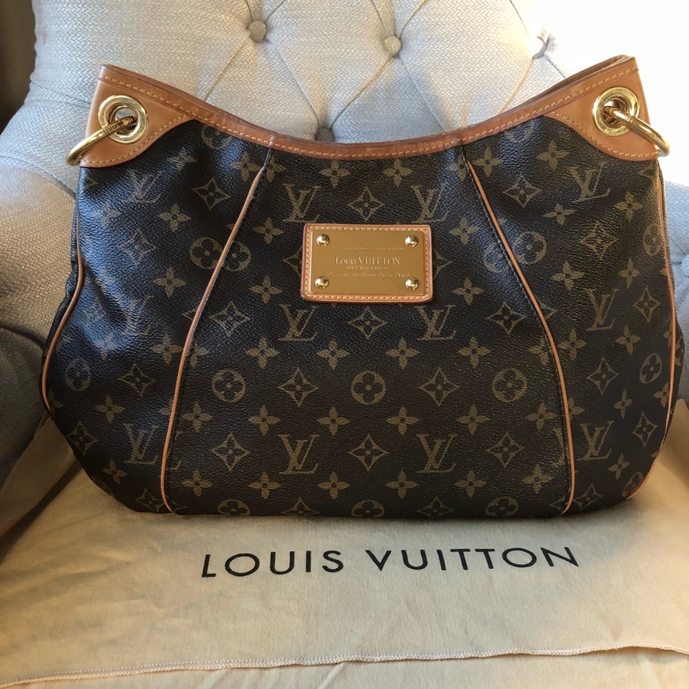 Louis Vuitton
Galliera Brown Hobo Monogram Canvas